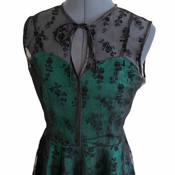 ❌SOLD❌Voodoo Vixen Emerald Dress - Picture 6 of 14